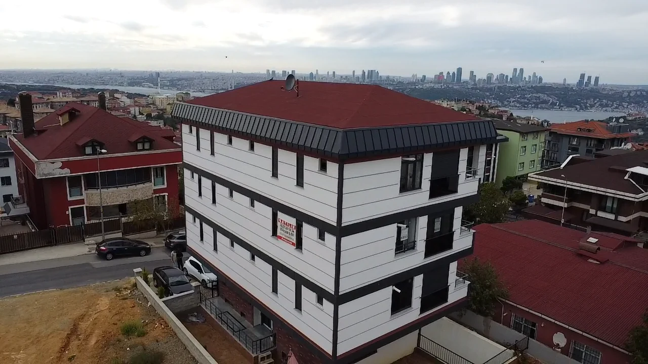 İnce Apartmanı